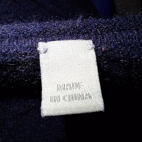 A Vince short sleeve wool and cashmere top in a ladies medium. - Picture 6 of 7